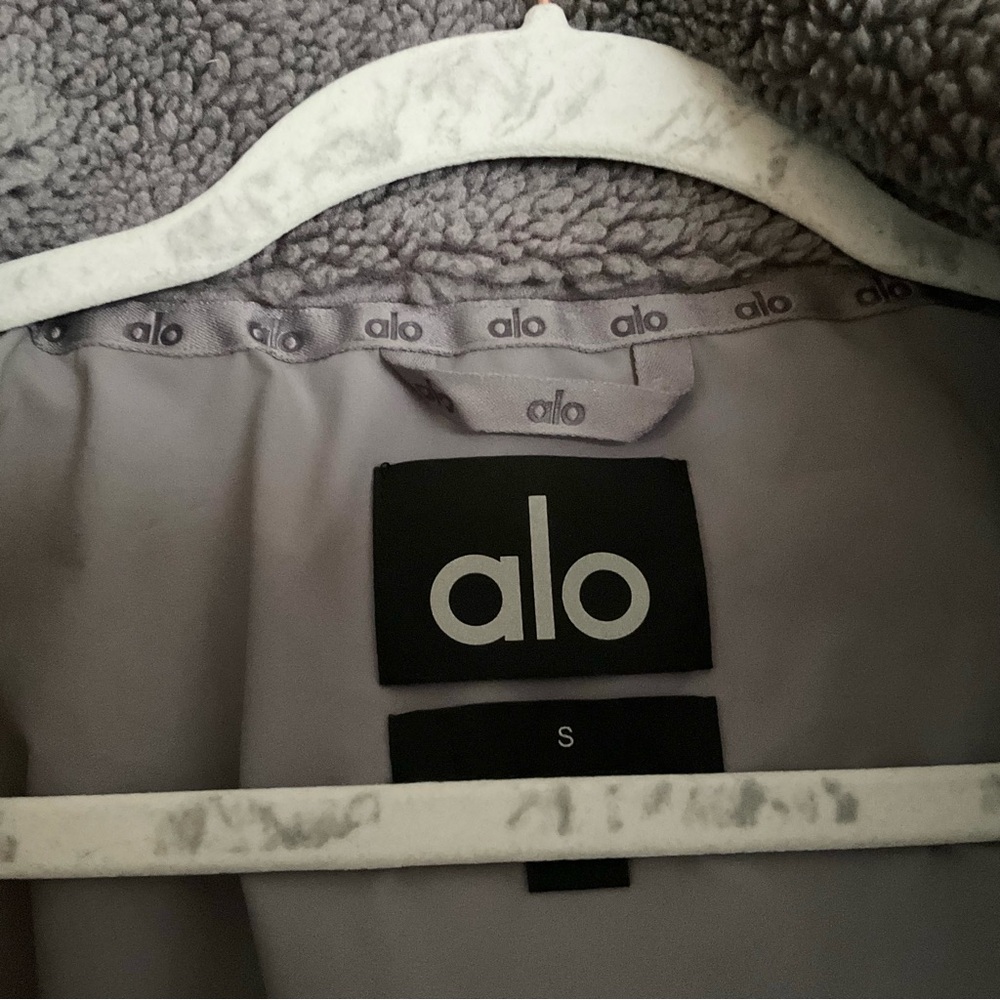 Alo Yoga Sherpa Edge Bomber Fog S - Picture 6 of 16